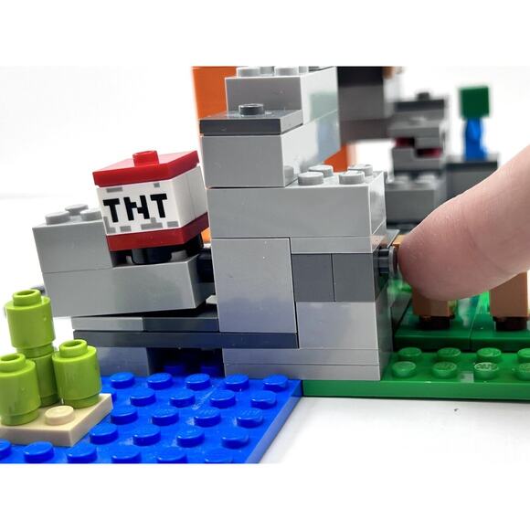 LEGO Minecraft The Zombie Cave 21141 100% Complete Minifigs & Manual Steve‎ Baby - Picture 14 of 14